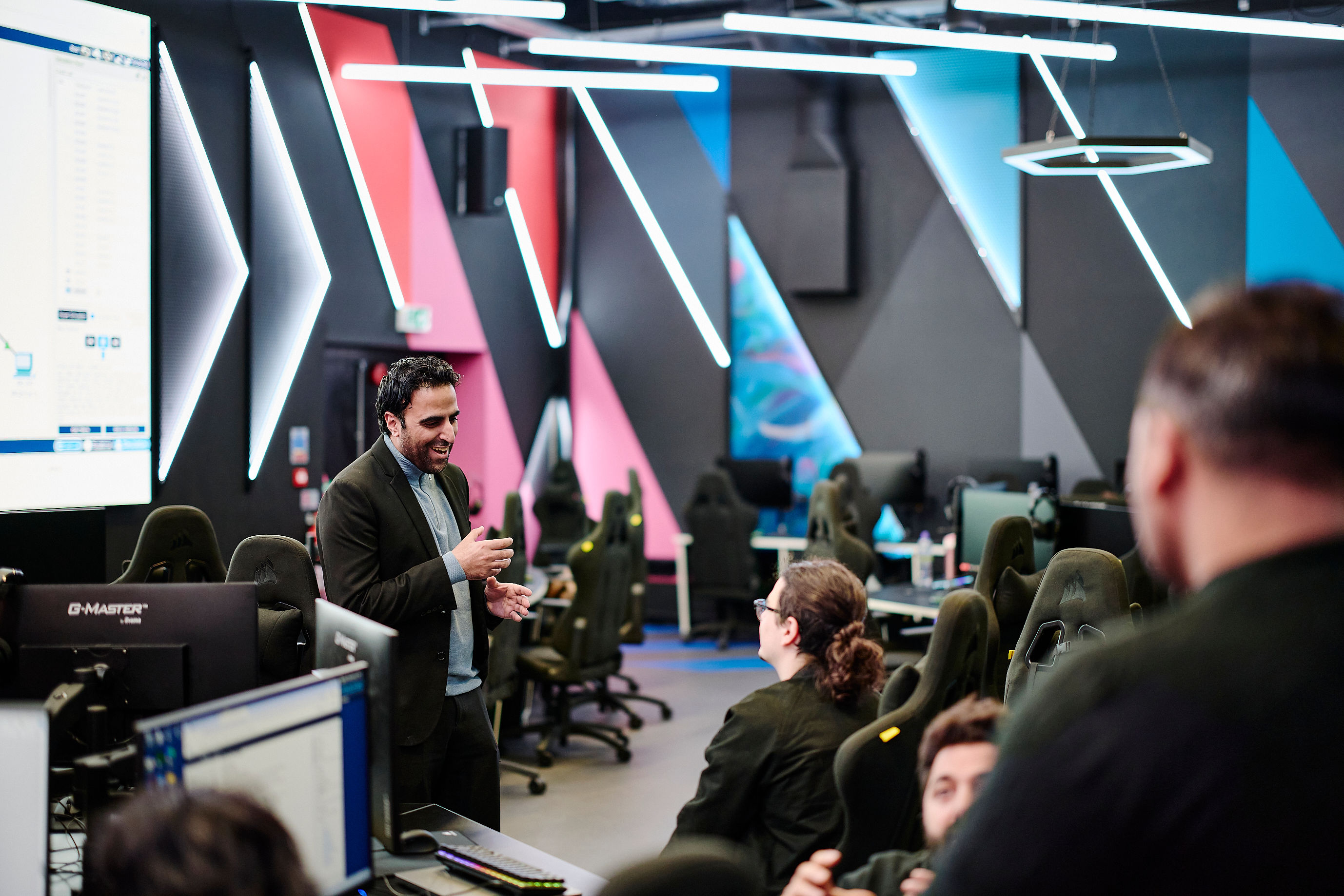 Prins computer science lecturer teaching in esports arena